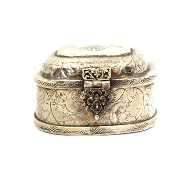 Beautiful Silver Tooled Etched Tin Trinket Box Floral Design Hinged Box - Picture 1 of 9